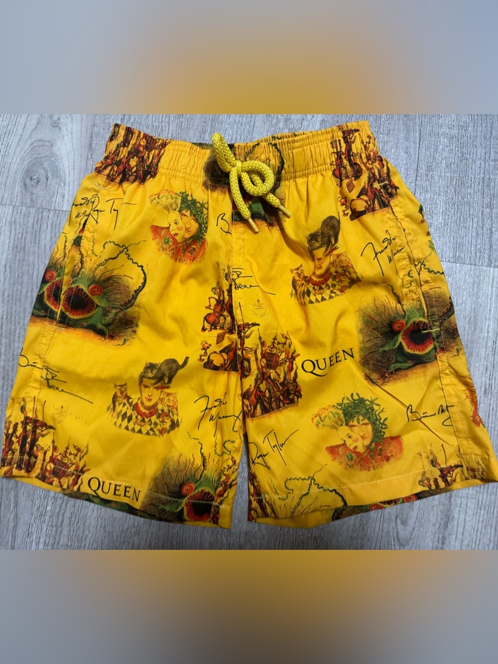 Vilebrequin x Queen Boys Swim Trunks Yellow Graphic Print Size 8 Years Packable